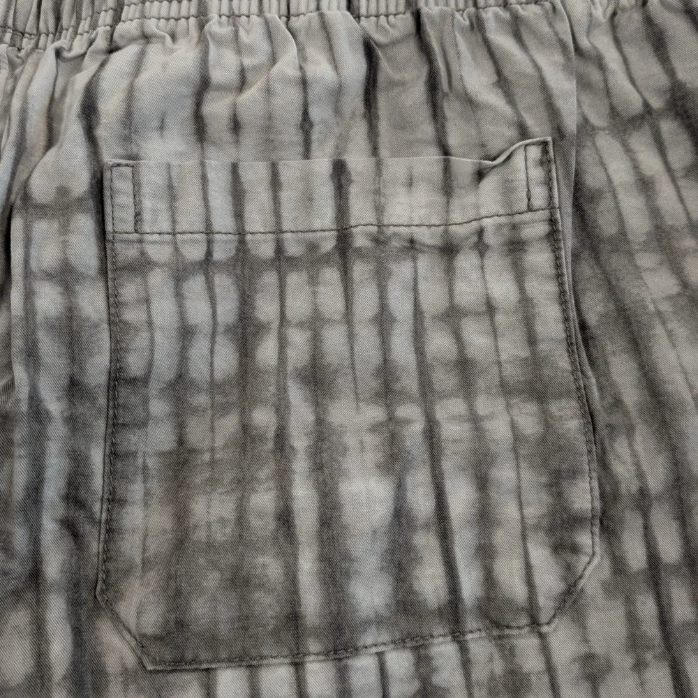 Gap Shorts Mens Large Grey White Tie Dye Stripe 9
